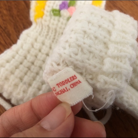 Tiny pair of vintage warm woolen mittens - Picture 6 of 6